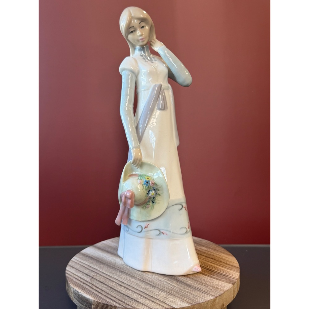Vintage Casades of Spain, Lladro Style Porcelain Figurine Lady with Floral Hat - Picture 6 of 9